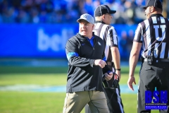 20191231-Stoops-Yell-over-Shoulder