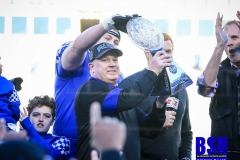 20191231-Stoops-with-Trophy-2