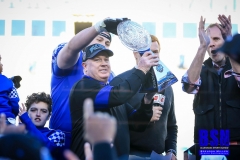 20191231-Stoops-with-Trophy