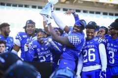 20191231-Wright-Holding-Trophy-up
