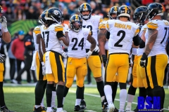20191124-Snell-in-Huddle