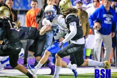 20191129-Collins-Sideline-Between-Defenders