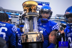 20191130-Taylor-with-Cup