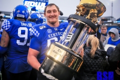 20191130-Young-With-Cup