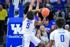 20191112-Quickley-Behind-Layup