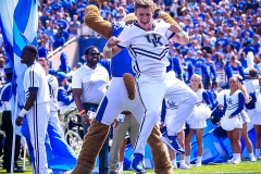 20190831-Cheer-and-Cat-in-Air