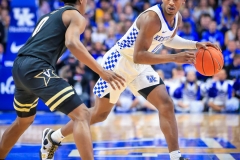 20200129-Hagans-Dribble-Look-Side