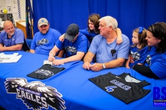 20190417-Signing-Head-Down