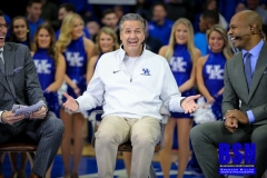 20190126-Cal-Hands-Out-Laugh-1250x833