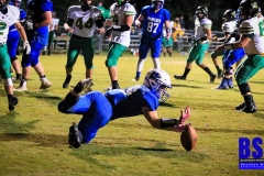 20201016-Weddle-Lane-Tip-Pass-Endzone
