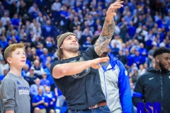 20191214-Kash-throw-in-stands