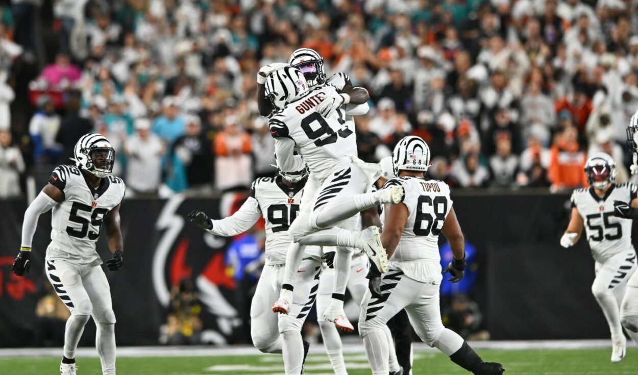 Photo: Bengals Zach Carter Celebrates Defeating Rams